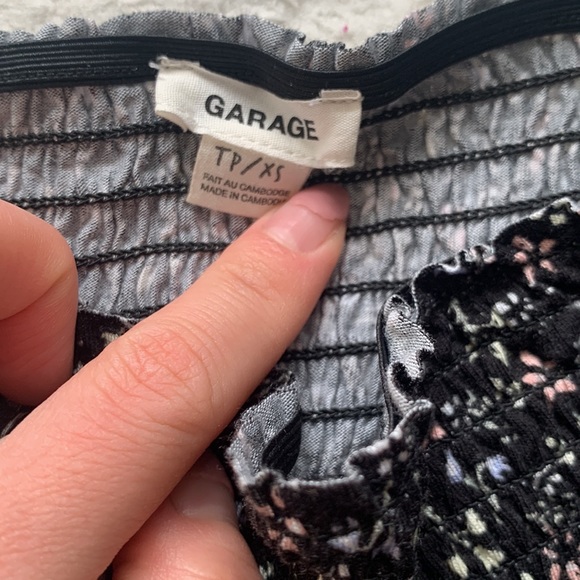 GARAGE off the shoulder smocked floral crop top - Picture 2 of 3